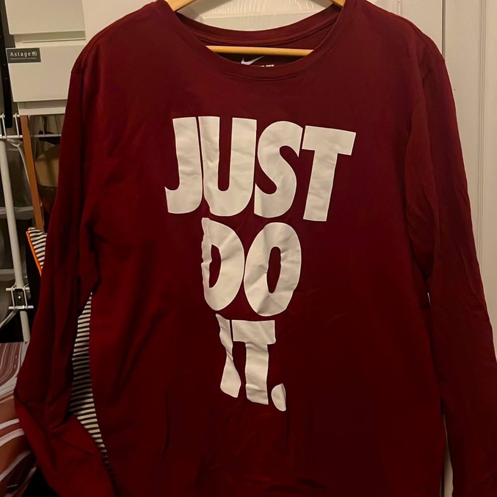 Men’s XL Nike long sleeve.  Can be sold as a woman’s shirt as well
